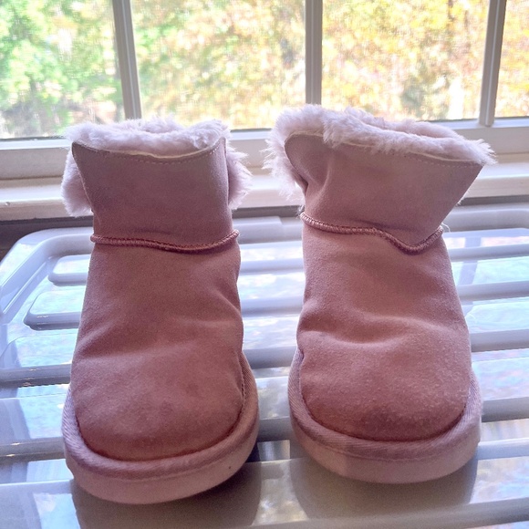 Dearfoams Kids' Fireside Bunbury Genuine Shearling Boot in Dusty Pink - Picture 2 of 6